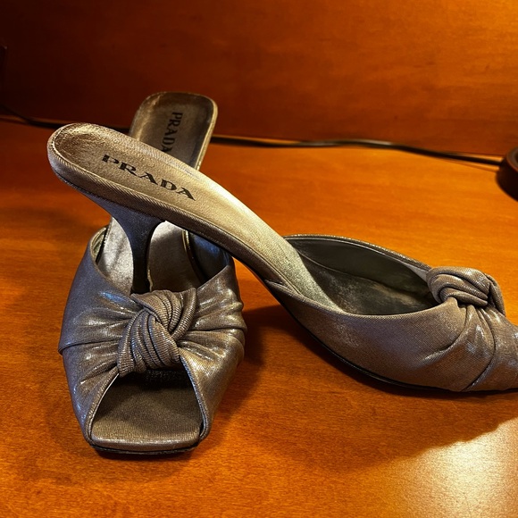 Prada Vintage HH Silver Lame Open Toe Slides Shoes S 10 - Picture 1 of 9
